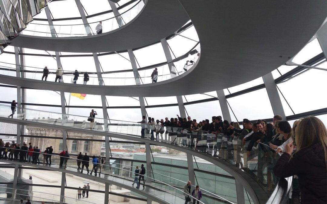 Visita à cúpula do Reichstag (edifício sede do Parlamento Alemão)